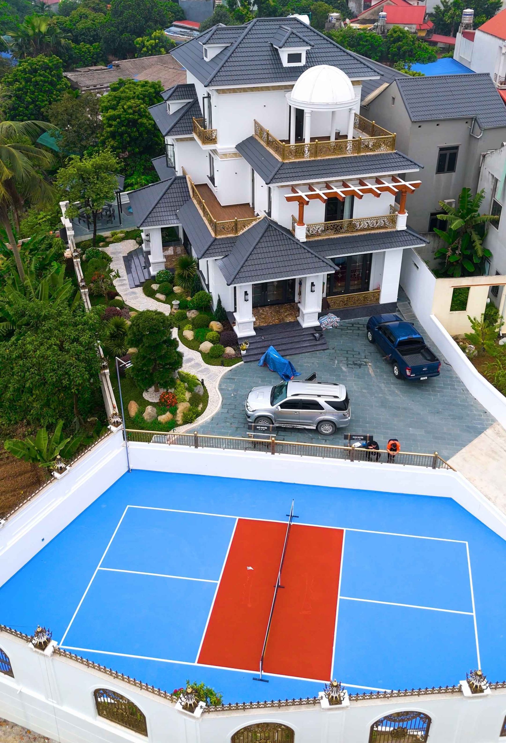 MẪU SIÊU BIỆT THỰ TÍCH HỢP SÂN PICKLEBALL VÀ BỂ BƠI ĐẲNG CẤP SỬ DỤNG 100% NHÔM CAO CẤP CỬA EUROVIEW